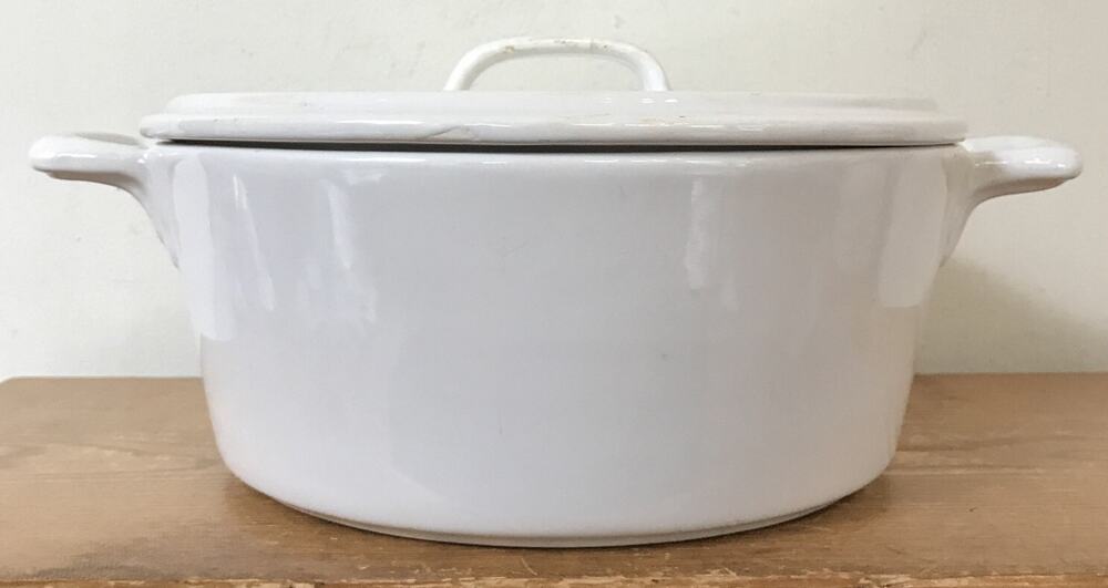 Crate & Barrel White Ceramic Stoneware Dutch Oven Pot Casserole Dish w Lid